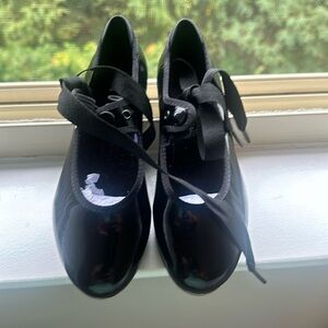 Kids tap shoes .. brand new!